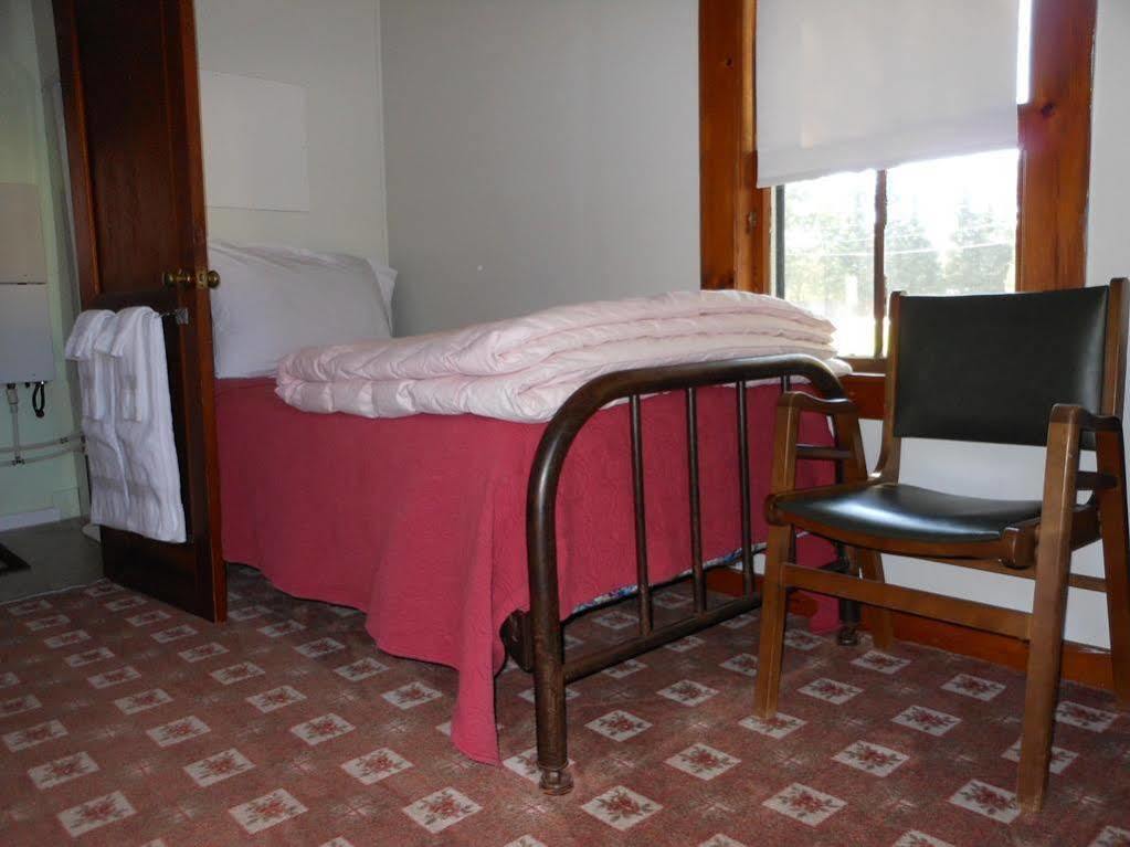 Katahdin Cabins Hotel Millinocket Exterior photo